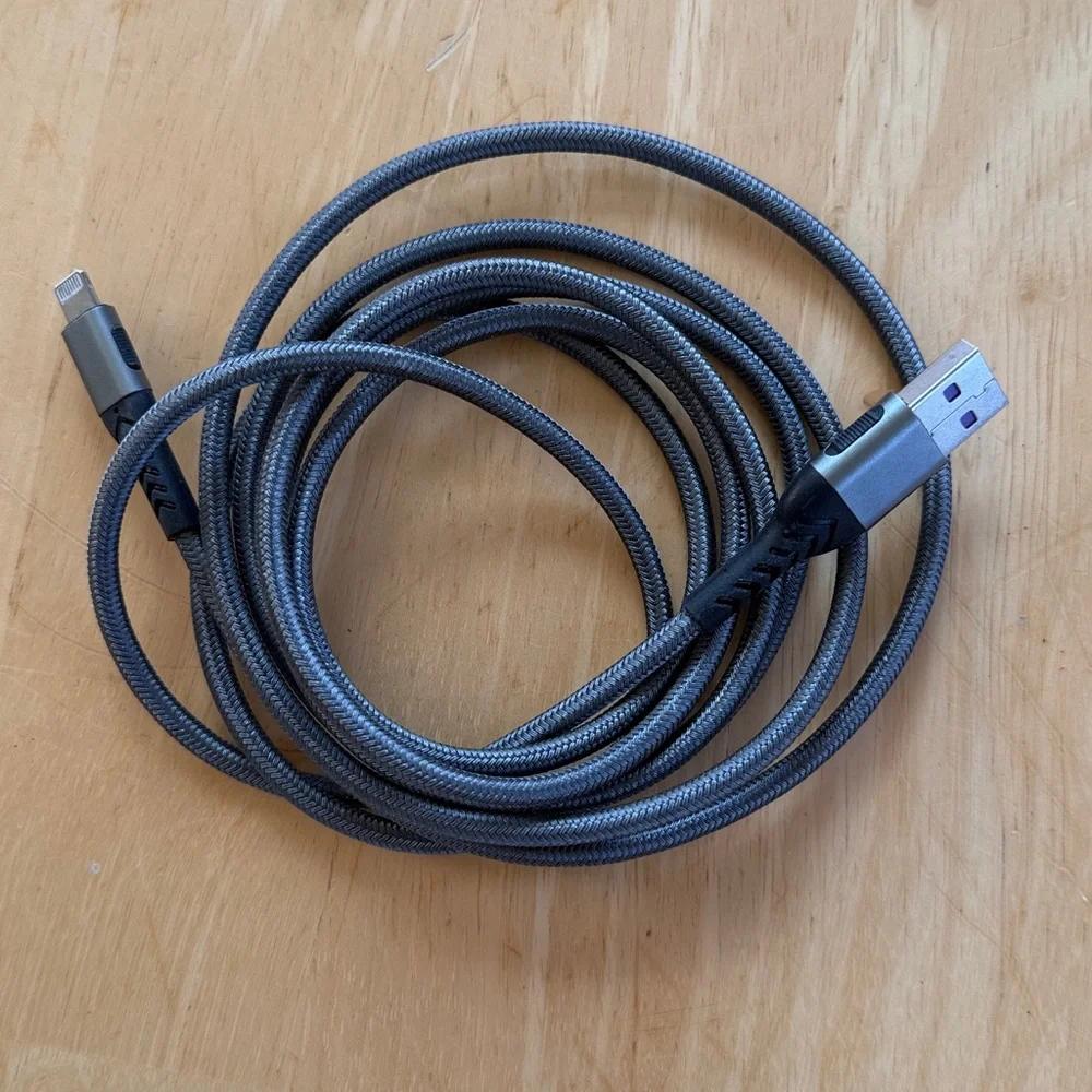 😎Bundle USB and Lightning Charging Cables